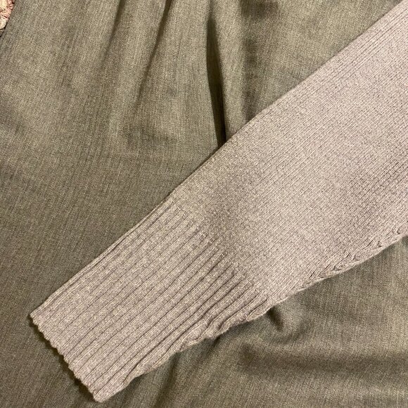 Gray ribbed sweater - Picture 5 of 6